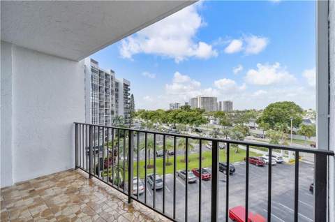 1000 Parkview Drive #507, Hallandale Beach FL - photo 11 of 14