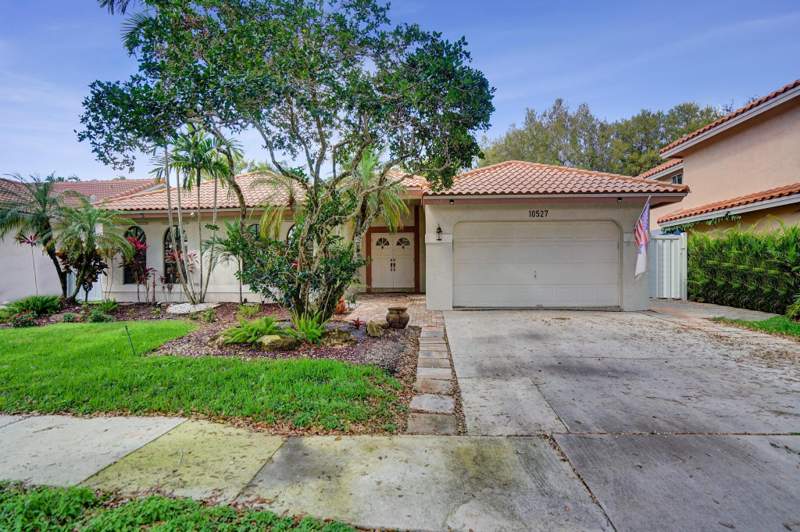 4 bedroom Single Family Residence at 10527 Zurich Street, Embassy Lakes, Cooper City — photo 3