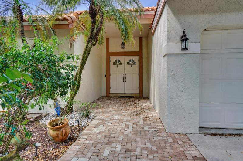 4 bedroom Single Family Residence at 10527 Zurich Street, Embassy Lakes, Cooper City — photo 5