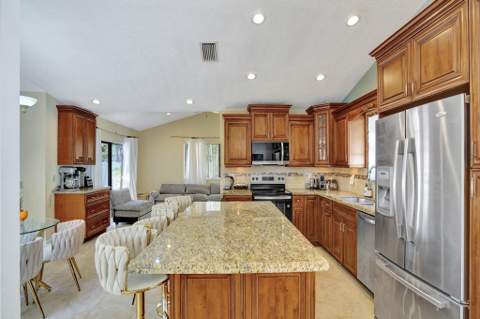 10527 Zurich Street, Cooper City FL - photo 12 of 58