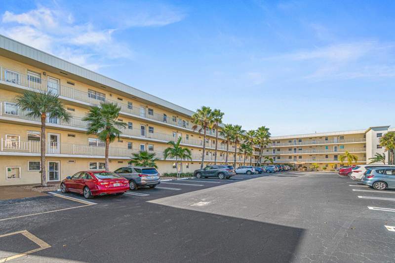 2 bedroom Condominium at 2515 NE 1st Court #4100, Village Royale On The Green Condo, Boynton Beach — photo 3