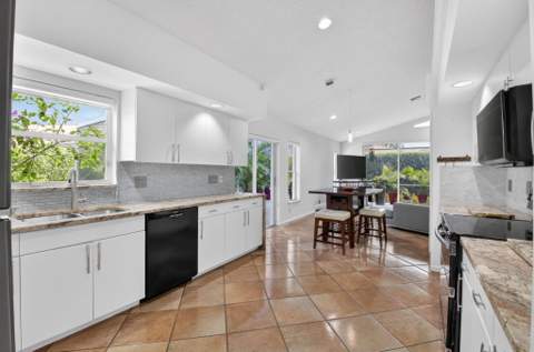 11590 Creekside Drive, Boynton Beach FL - photo 10 of 26