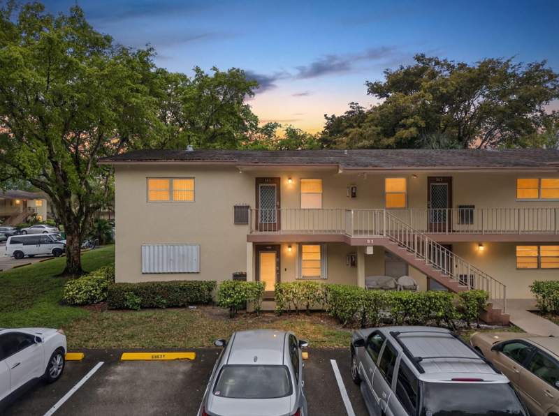 2 bedroom Condominium at 7680 NW 1st Street #201, Oriole Gardens Three 81 Condo, Margate — photo 3