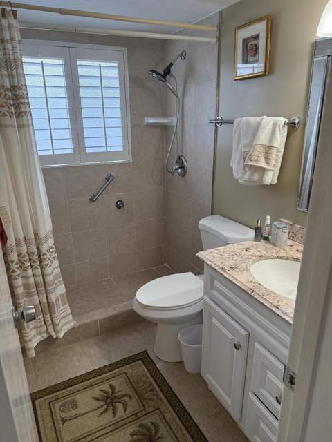 3160 Lake Osborne Drive #112, Lake Worth Beach FL - photo 12 of 29