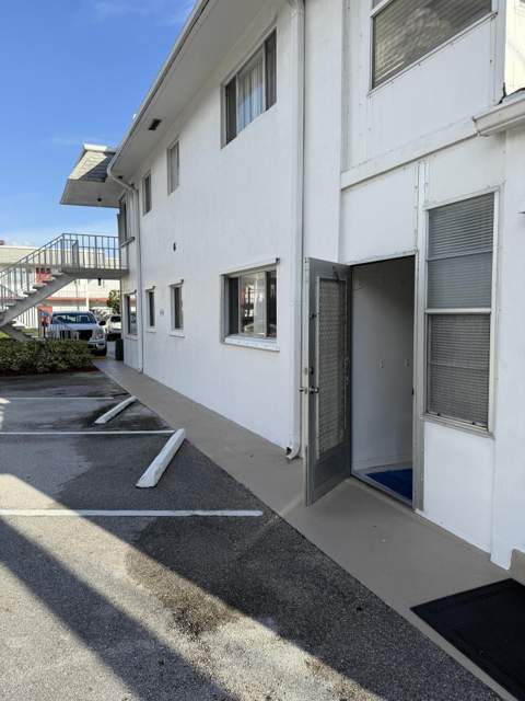 3160 Lake Osborne Drive #112, Lake Worth Beach FL - photo 22 of 29