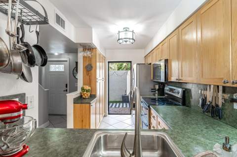 563 NE 7th Avenue #1B, Fort Lauderdale FL - photo 16 of 30