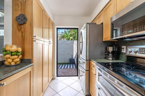 563 NE 7th Avenue #1B, Fort Lauderdale FL - photo 17 of 30