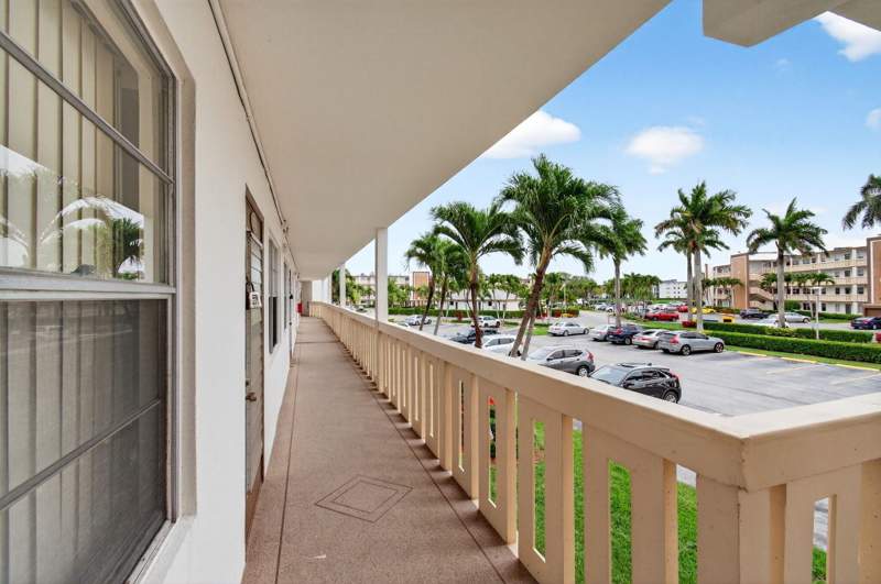 2 bedroom Condominium at 2070 Guildford D, Century Village, Boca Raton — photo 3