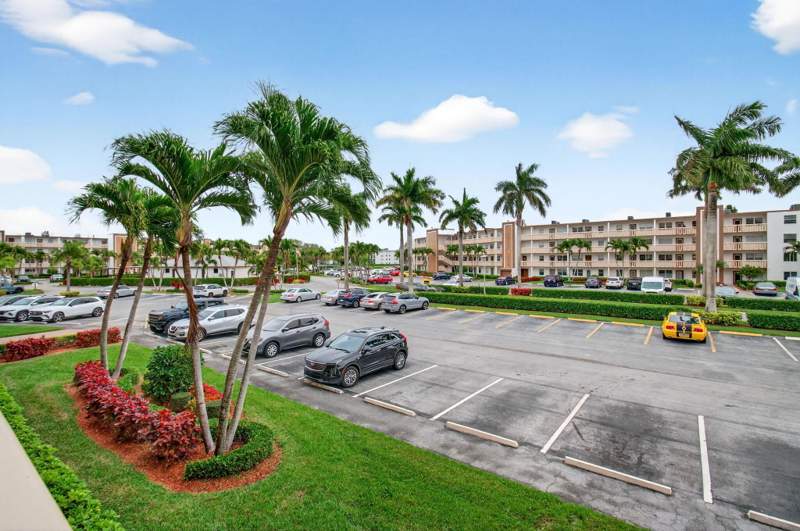 2 bedroom Condominium at 2070 Guildford D, Century Village, Boca Raton — photo 4
