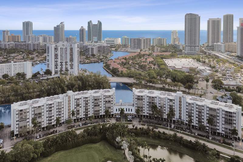 1 bedroom Condominium at 200 Diplomat Parkway #326, Fairways Riviera Condo, Hallandale Beach — photo 2
