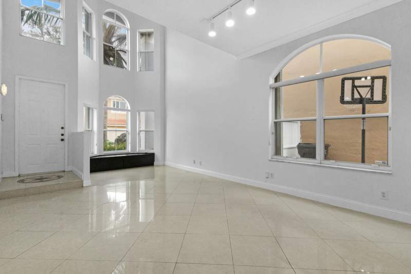 4 bedroom Single Family Residence at 3768 SW 50th Court, Maple Ridge, Hollywood — photo 3