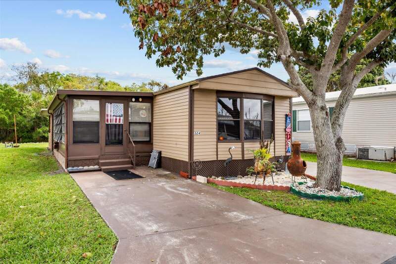 2 bedroom Manufactured Home at 324 Mockingbird Avenue, Sandhill Shores, Fort Pierce — photo 4