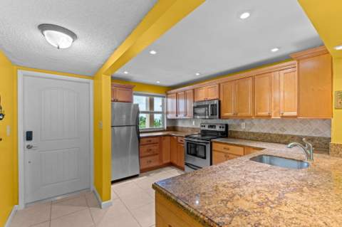 1069 Hillsboro Mile #503, Hillsboro Beach FL - photo 6 of 53