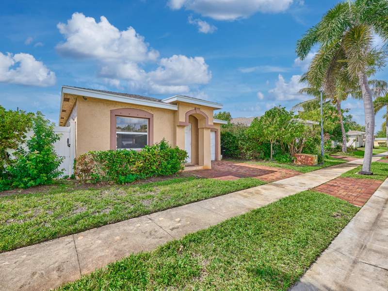 3 bedroom Single Family Residence at 556 E Ridge Cir Circle, East Ridge, Boynton Beach — photo 3