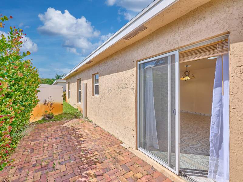 3 bedroom Single Family Residence at 556 E Ridge Cir Circle, East Ridge, Boynton Beach — photo 5