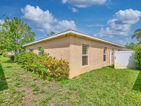 556 E Ridge Cir Circle, Boynton Beach FL - photo 7 of 39
