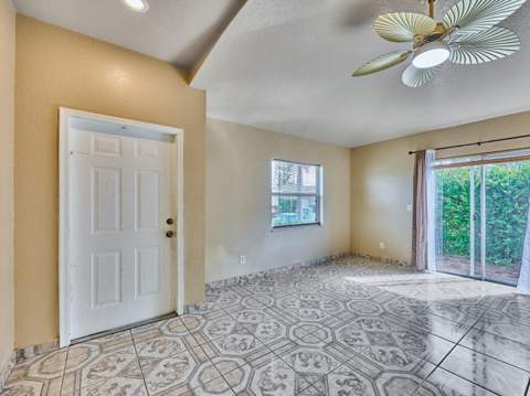 556 E Ridge Cir Circle, Boynton Beach FL - photo 9 of 39