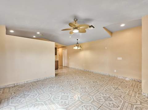556 E Ridge Cir Circle, Boynton Beach FL - photo 10 of 39