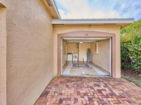 556 E Ridge Cir Circle, Boynton Beach FL - photo 18 of 39