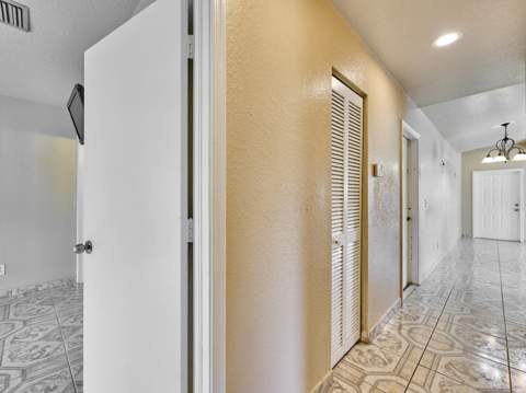 556 E Ridge Cir Circle, Boynton Beach FL - photo 19 of 39