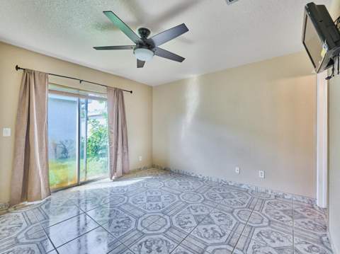 556 E Ridge Cir Circle, Boynton Beach FL - photo 21 of 39