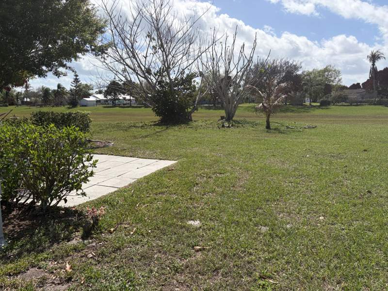 2 bedroom Manufactured Home at 129 E Caribbean, Spanish lakes golf village, Port St. Lucie — photo 5