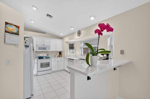 2453 Stonegate Drive, Wellington FL - photo 12 of 43