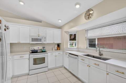 2453 Stonegate Drive, Wellington FL - photo 9 of 43