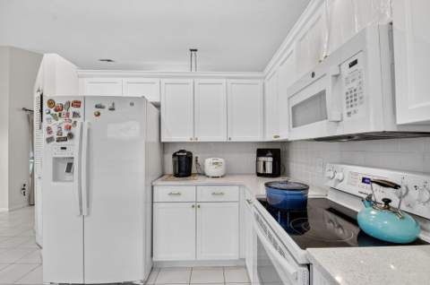 2453 Stonegate Drive, Wellington FL - photo 11 of 43