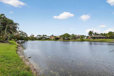 2453 Stonegate Drive, Wellington FL - photo 18 of 43