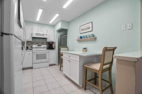 8713 NW 10th Street #C101, Plantation FL - photo 10 of 48