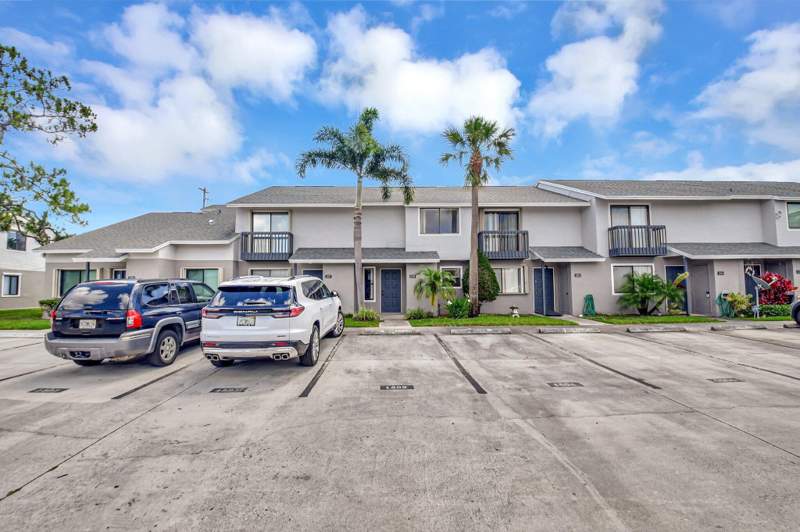 2 bedroom Townhouse at 1506 Wharf Lane, Canalake Replat, Greenacres — photo 4