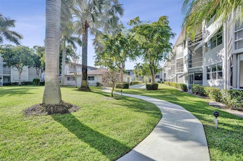 2 bedroom Condominium at 400 SE 10th Street #308, Deerfield Beach Gardens Condo, Deerfield Beach — photo 2