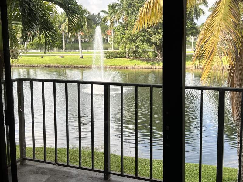 2 bedroom Condominium at 1523 Lake Crystal Drive #F, Palm Beach Grande Condo, West Palm Beach — photo 2