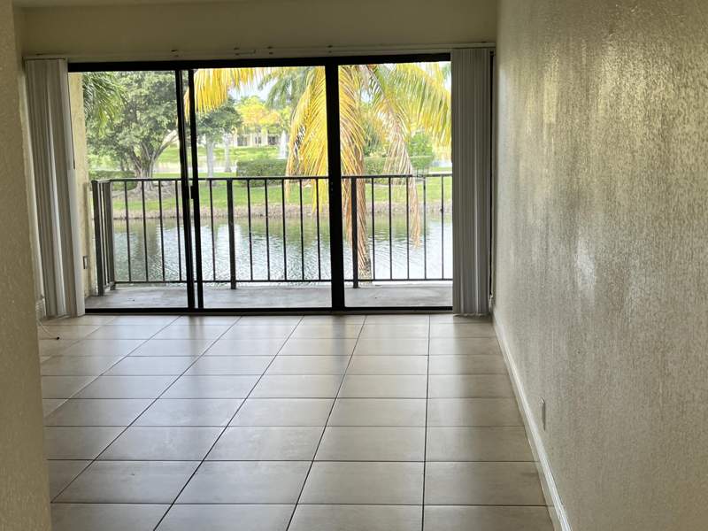 2 bedroom Condominium at 1523 Lake Crystal Drive #F, Palm Beach Grande Condo, West Palm Beach — photo 3