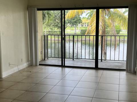 1523 Lake Crystal Drive #F, West Palm Beach FL - photo 6 of 36
