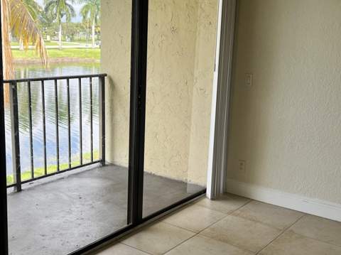 1523 Lake Crystal Drive #F, West Palm Beach FL - photo 8 of 36