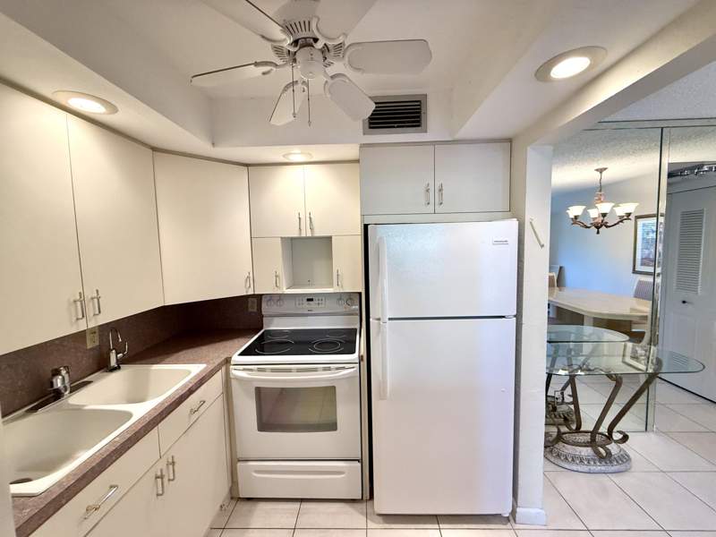 1 bedroom Condominium at 2009 Berkshire A, Berkshire A Condo, Deerfield Beach — photo 2