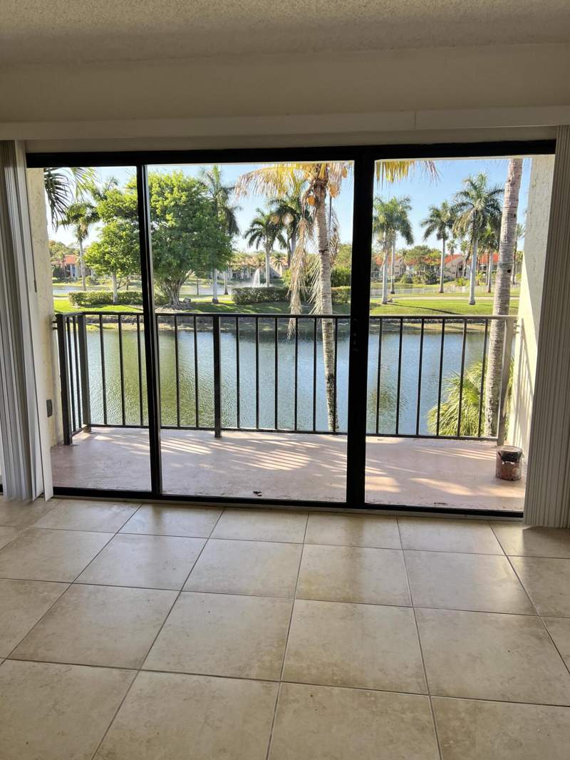 2 bedroom Condominium at 1523 Lake Crystal Drive #F, Palm Beach Grande Condo, West Palm Beach — photo 4