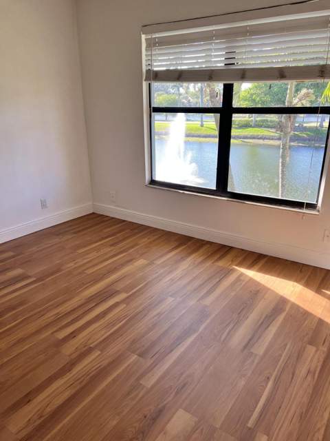 1523 Lake Crystal Drive #F, West Palm Beach FL - photo 23 of 36