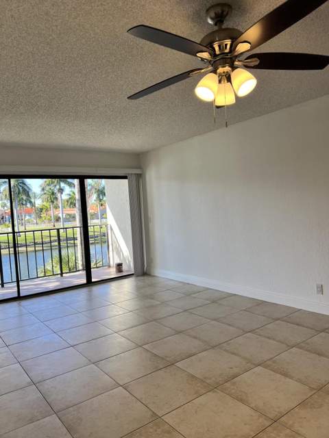 1523 Lake Crystal Drive #F, West Palm Beach FL - photo 7 of 36