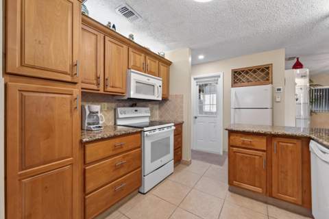 1601 SW 18th Street, Boynton Beach FL - photo 8 of 27