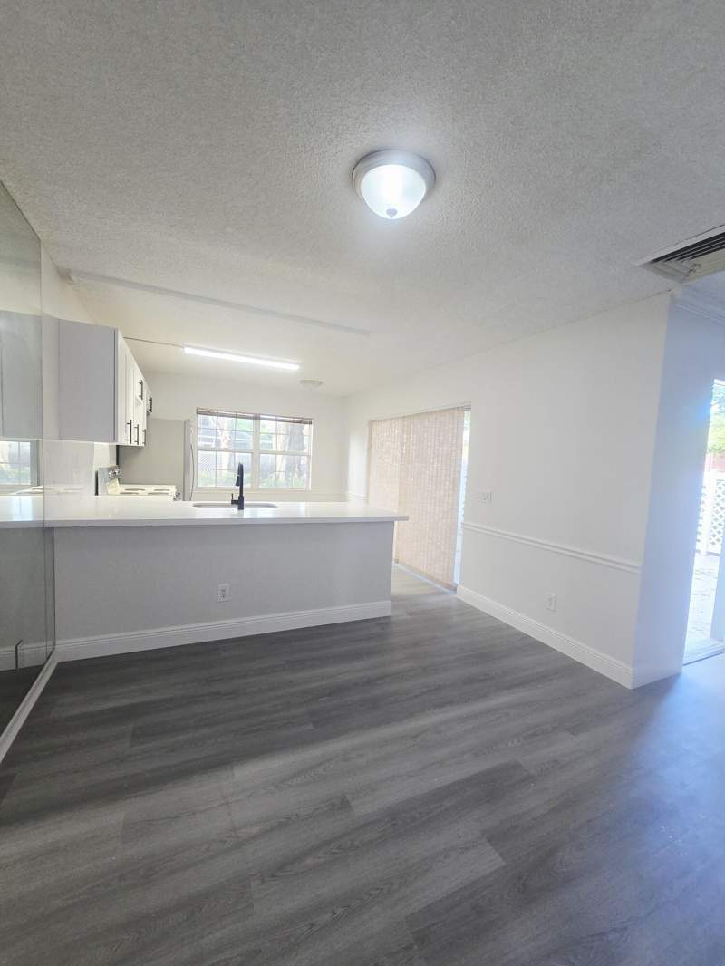 2 bedroom Townhouse at 1956 Hartford Court, Stamford At The Villages, West Palm Beach — photo 5