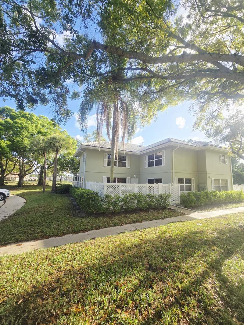 2 bedroom Townhouse at 1956 Hartford Court, Stamford At The Villages, West Palm Beach — photo 4