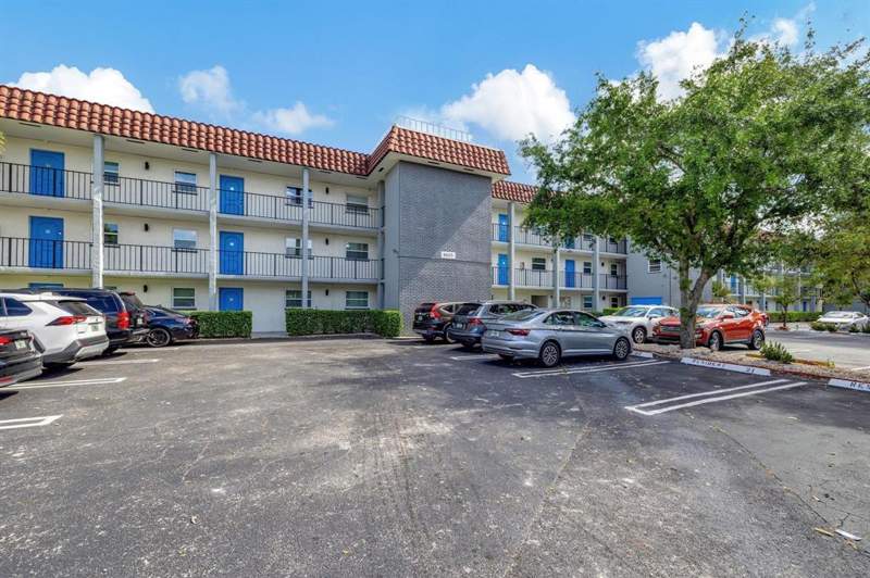 2 bedroom Condominium at 8605 W Sample Road #311, Coral Spring Gardens East Condo, Coral Springs — photo 4