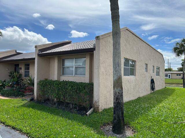 2 bedroom Villa at 160 Lake Gloria Drive #160, Golden Lakes Village , West Palm Beach — photo 3