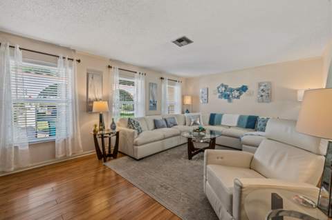 4176 SE Fairway Court, Stuart FL - photo 7 of 47