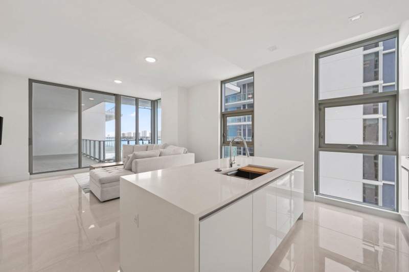 1 bedroom Condominium at 220 Lake Shore Drive #1125, Nautilus 220, Lake Park — photo 2