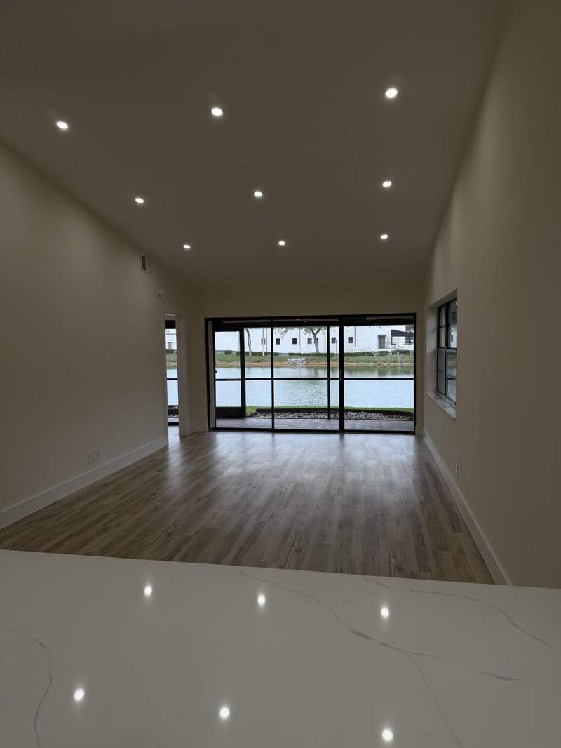 2 bedroom Villa at 705 Banks Road, Woodlake Isles, Margate — photo 4