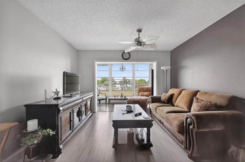 1 bedroom Condominium at 8051 N Sunrise Lakes Drive #307, Sunrise Lakes 31 Condo, Sunrise — photo 3